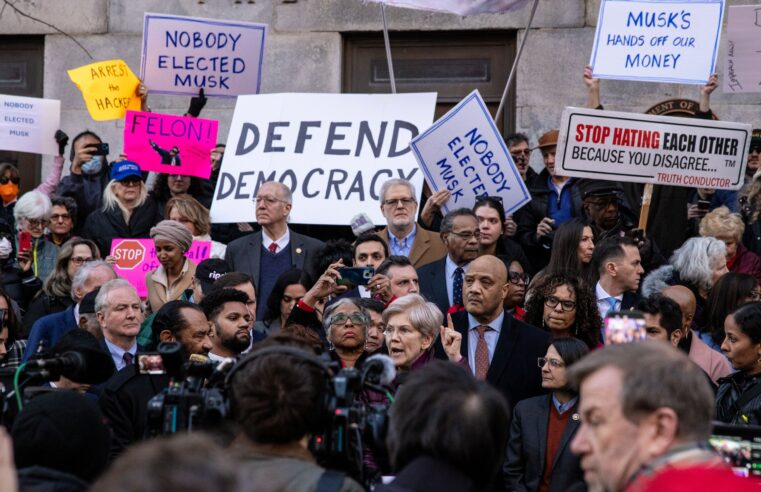 Políticas de Elon Musk no governo Trump são alvo de protestos nos Estados Unidos
