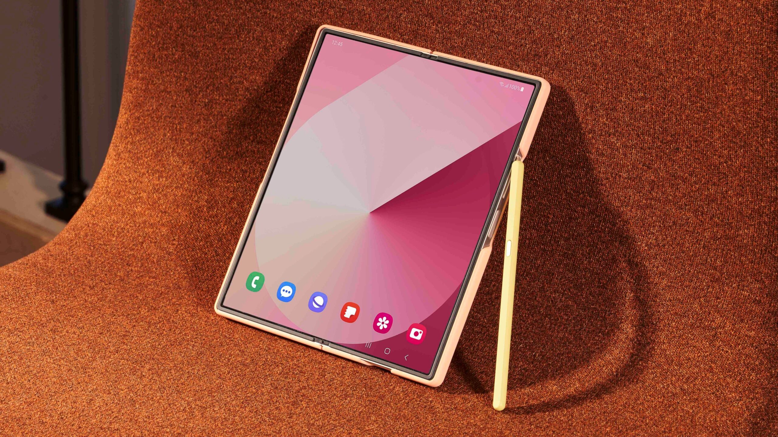 Galaxy Z Fold 7 pode ter nova caneta S Pen e design mais fino