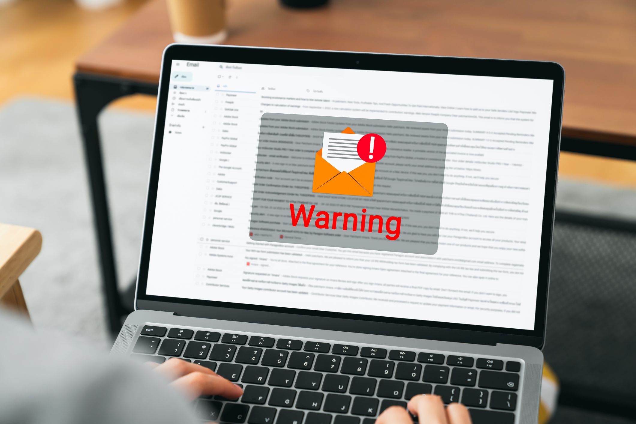 Ataques de phishing miram clientes do maior banco da Ucrânia e outras empresas do país