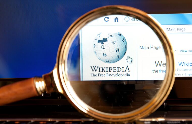 WikiTok: site com a interface do TikTok exibe artigos da Wikipedia em um feed infinito