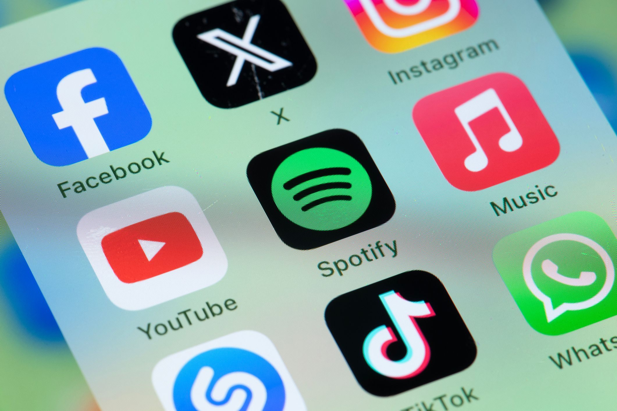 Em retaliação, Brasil pode taxar Instagram, Google, Facebook, Amazon e outros serviços