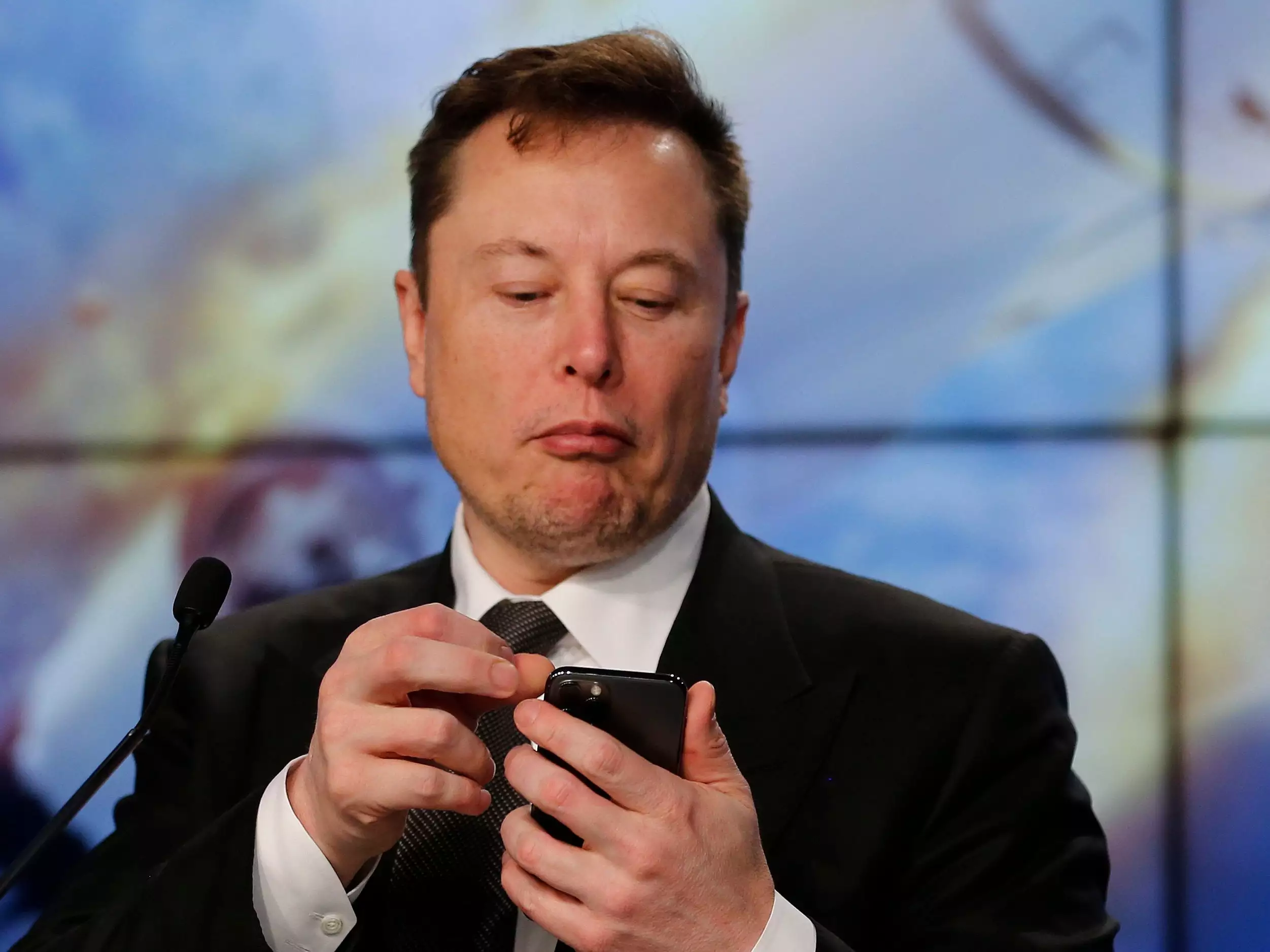 Elon Musk faz oferta para comprar OpenAI, dona do ChatGPT