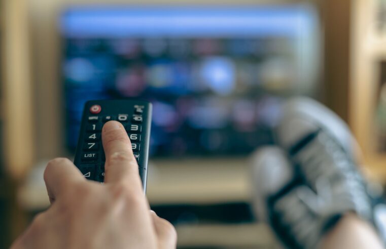 TV supera celulares e tablets e se torna o principal dispositivo para assistir ao YouTube nos EUA
