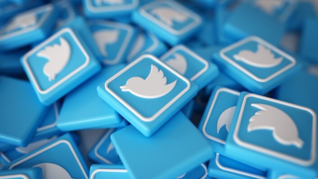 Discurso de ódio cresceu 50% no X (antigo Twitter) após compra por Musk, diz estudo