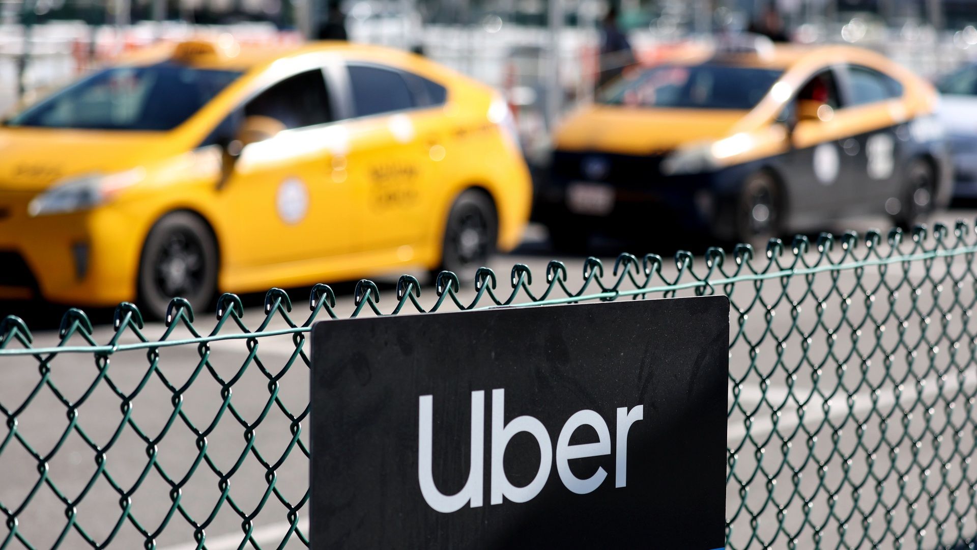 ‘Ninguém quer competir contra Elon’, diz CEO do Uber sobre ser concorrente da Tesla