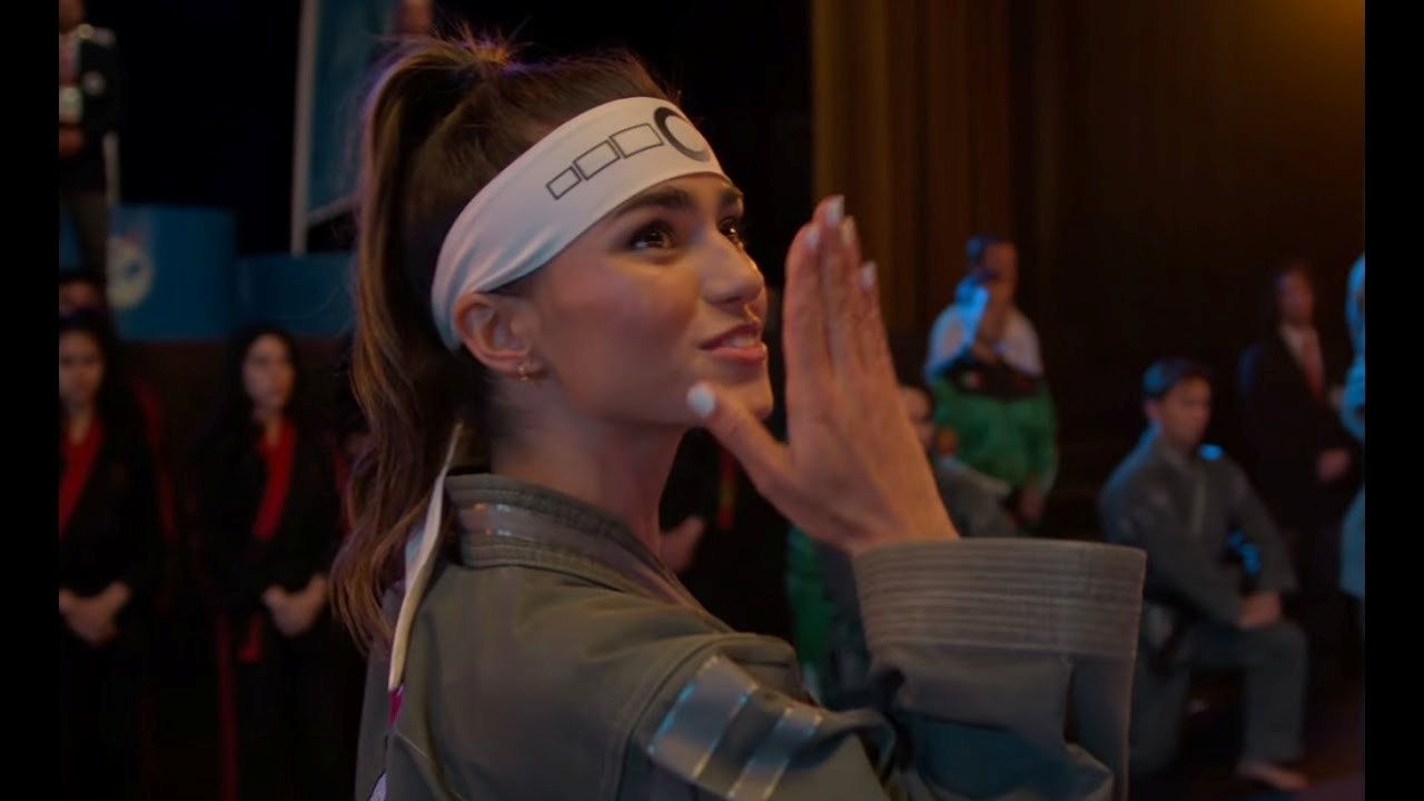 Atriz que faz Zara Malik em Cobra Kai é campeã de artes marciais na vida real! Conheça Rayna Vallandingham