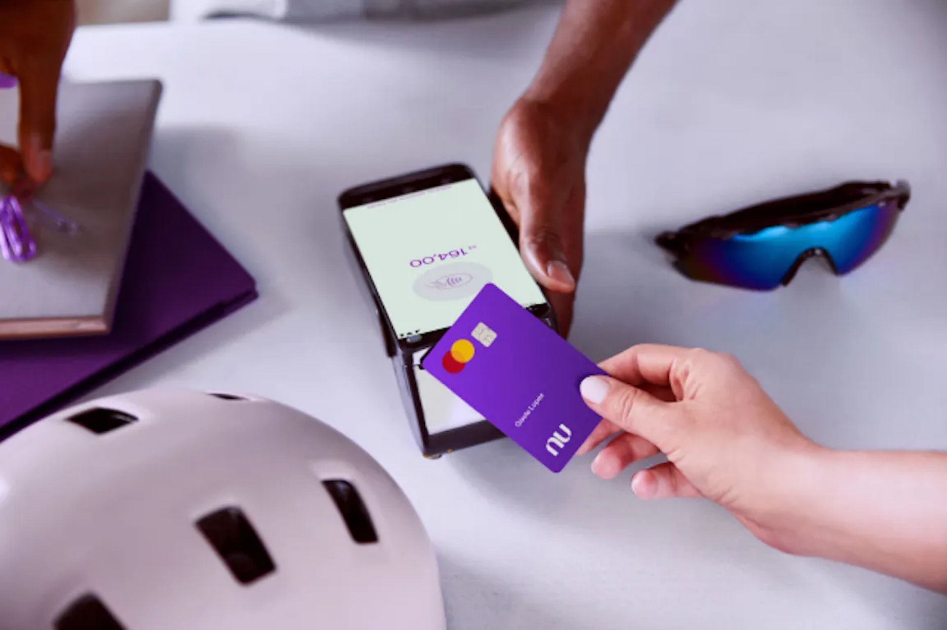 Fim dos memes? Nubank inaugura primeira ‘não agência’ em ação promocional com o Burger King