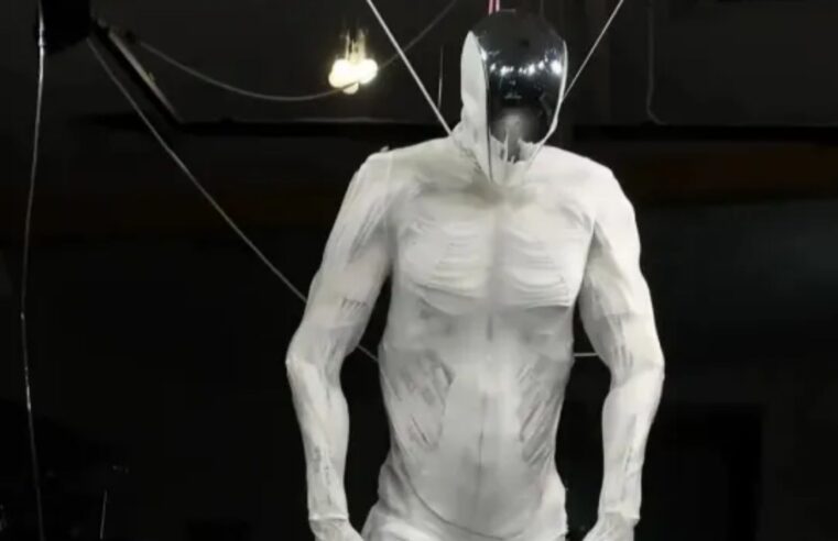 Robô humanoide com ‘músculos e ossos’ da Clone Robotics realiza movimentos impressionantes; veja
