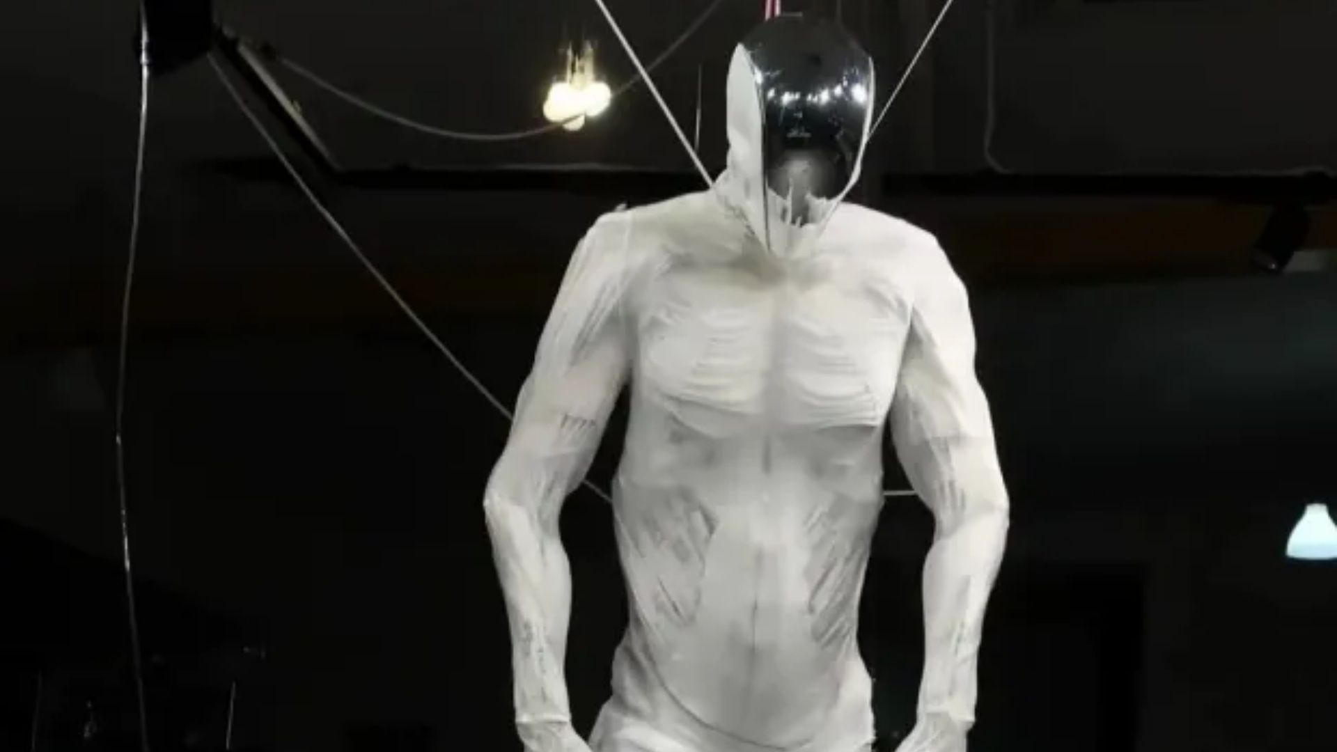 Robô humanoide com ‘músculos e ossos’ da Clone Robotics realiza movimentos impressionantes; veja