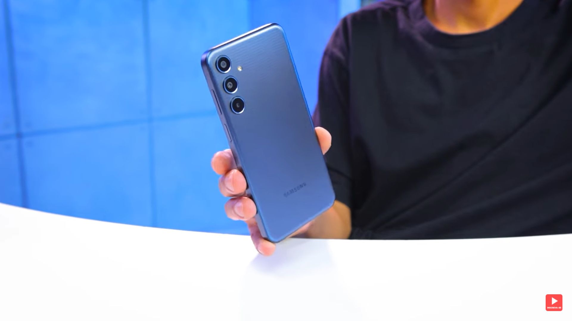 Samsung Galaxy M35 review: baratinho, completo e melhor do que você acha que é