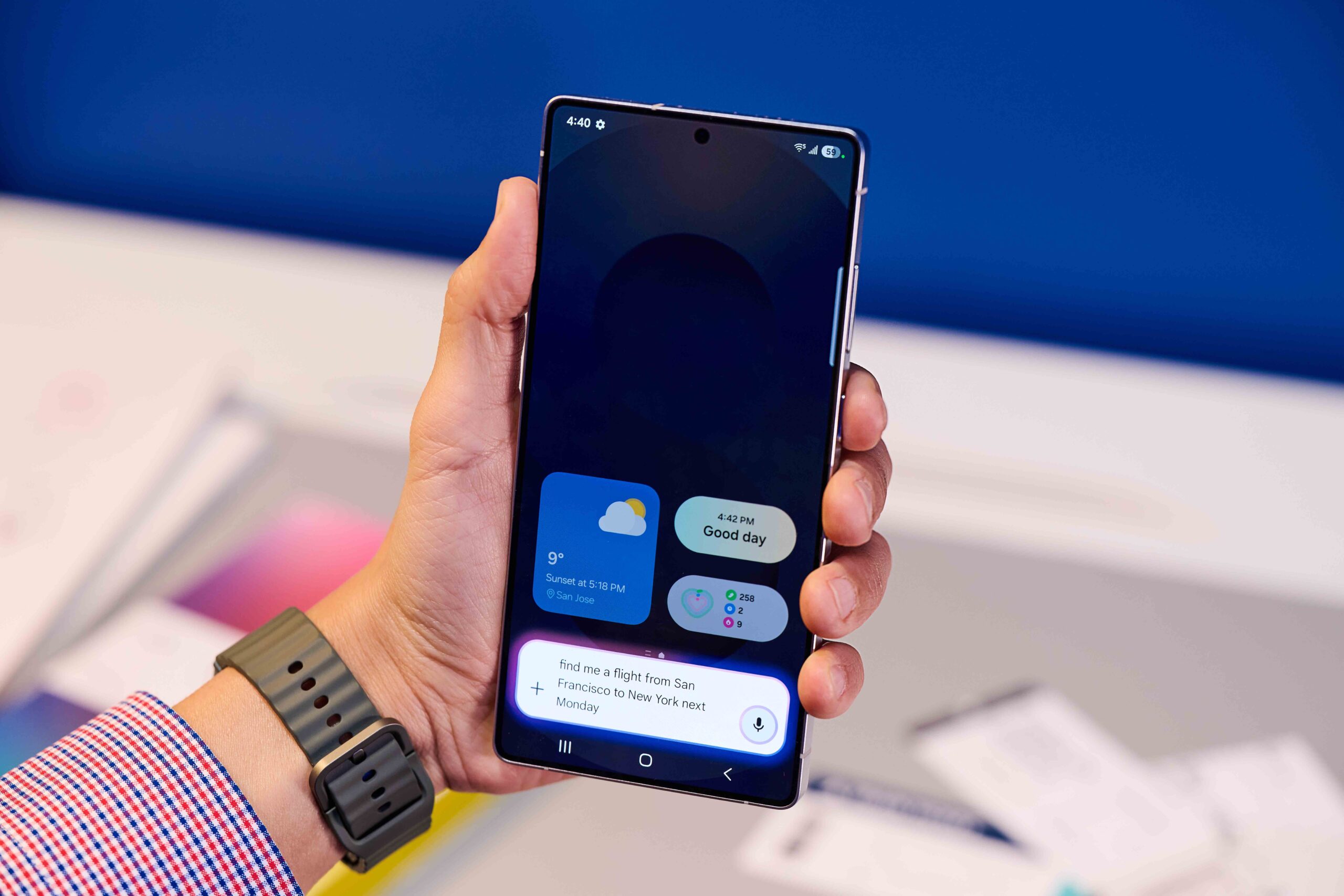 Galaxy S26 Ultra pode ter câmera frontal invisível, aponta rumor