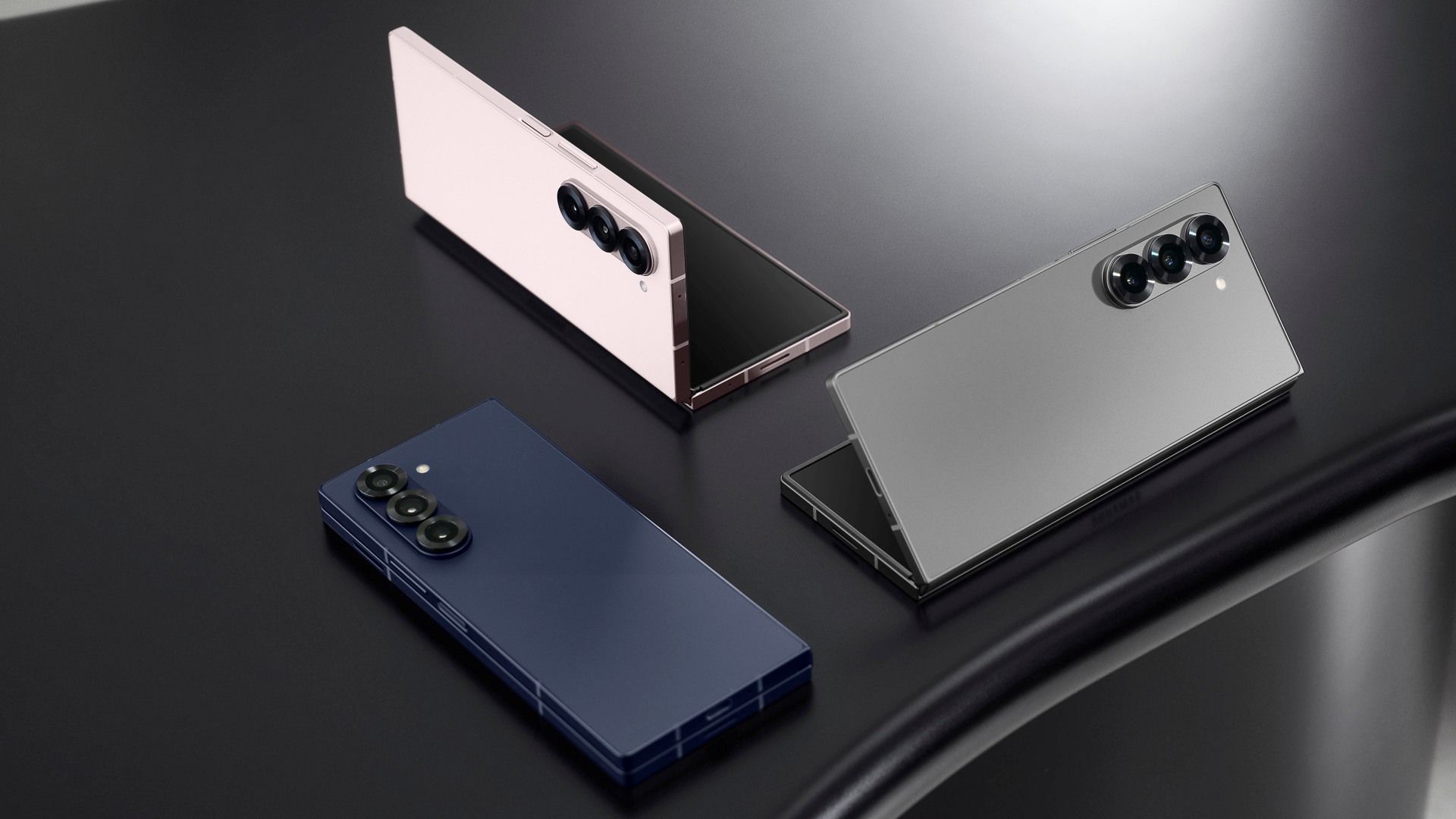 Renders mostram Galaxy Z Fold 7 mais fino e com tela maior