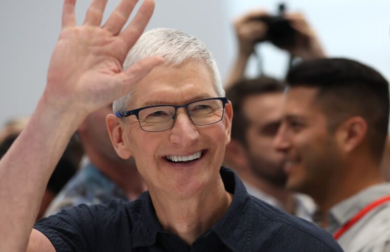 Apple: acionistas votam por manter política de diversidade, mas Tim Cook indica mudanças