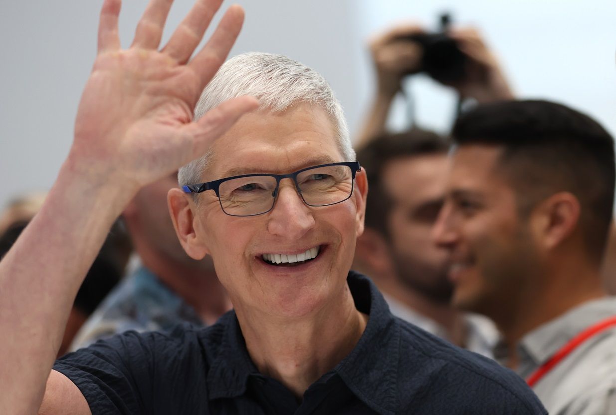 Apple: acionistas votam por manter política de diversidade, mas Tim Cook indica mudanças