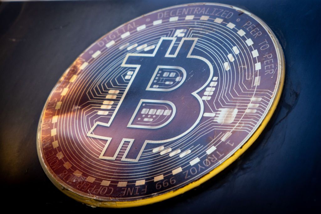 EUA criam reserva estratégica de Bitcoin, mas mercado se decepciona