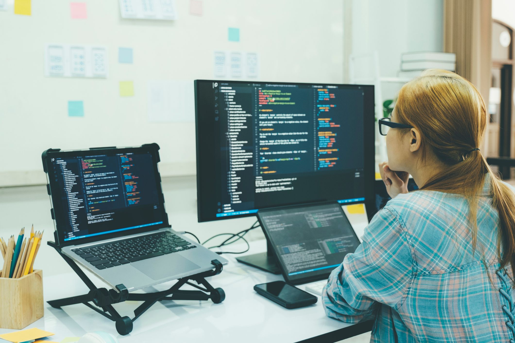 Startup oferece 120 bolsas de estudo em desenvolvimento front-end para mulheres