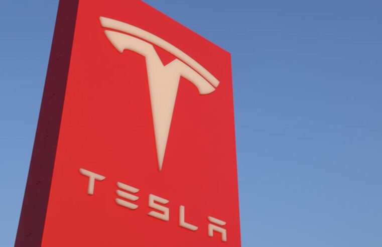 Tesla em crise: por que a montadora está em queda de vendas e ações?