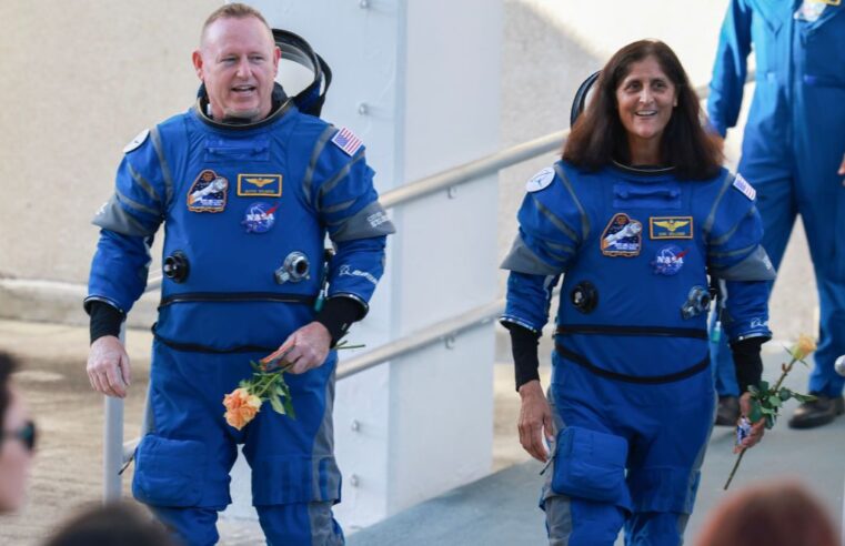 Astronautas ‘presos’ no espaço vão retornar à Terra nesta terça-feira (18)