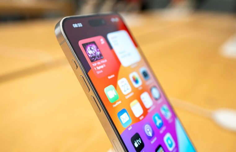 iPhone 17 Air é muito mais fino que modelo Pro em imagem vazada; confira
