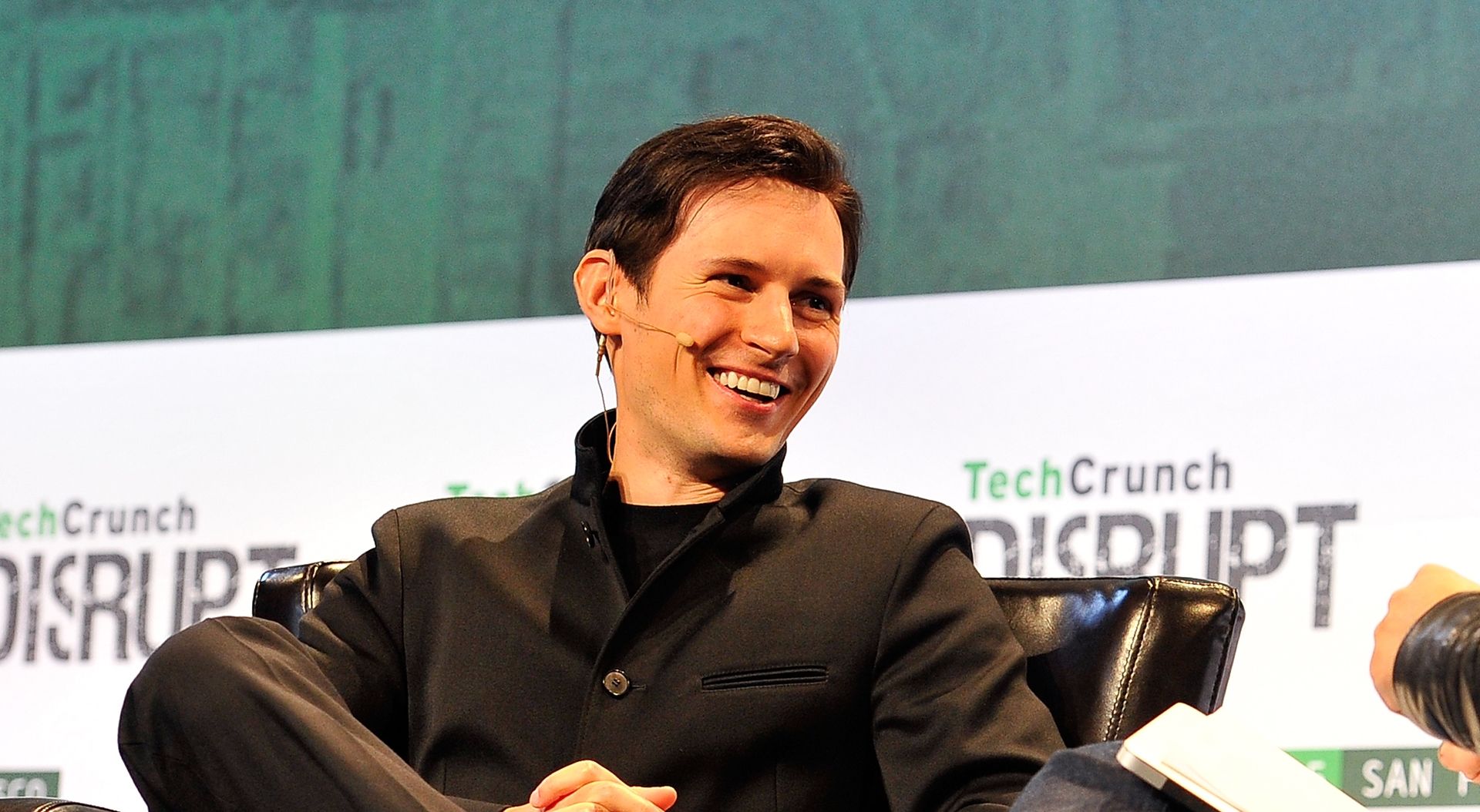 CEO do Telegram deixa a França após prisão, mas ainda será julgado no país