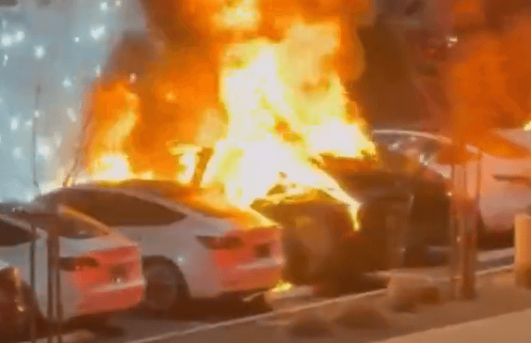 Carros da Tesla são incendiados em Las Vegas e FBI investiga