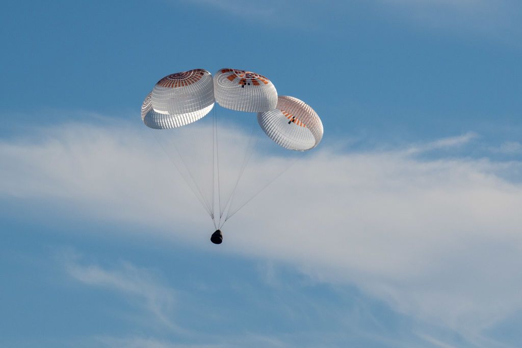 Astronautas retornam à Terra após passarem 9 meses ‘presos’ no espaço