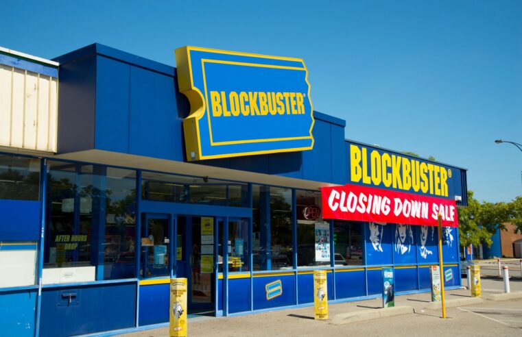 Que fim levou a Blockbuster, a antiga rainha das videolocadoras?