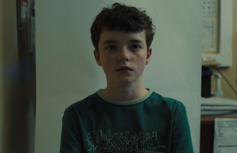 Sucesso da Netflix, Adolescência mostra que é preciso ficar alerta com os filhos na internet