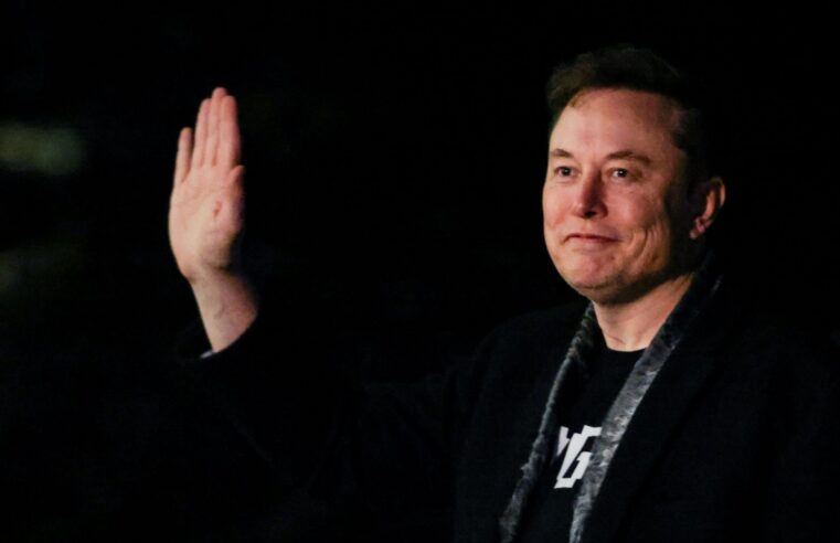 Elon Musk vende X (Twitter) para ele mesmo e vira meme nas redes