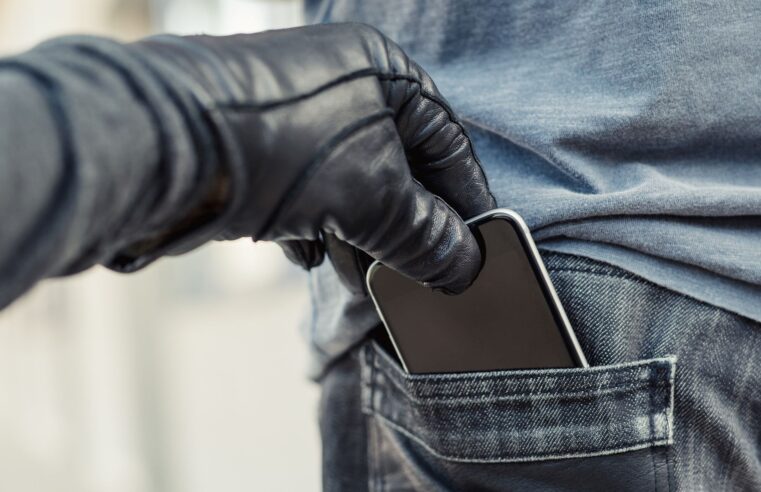 Governo federal propõe aumentar a pena de quem compra celular roubado
