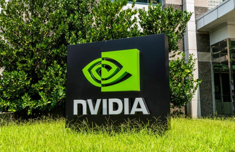 Nvidia fabricará servidores para IA nos EUA e investirá R$ 3 trilhões