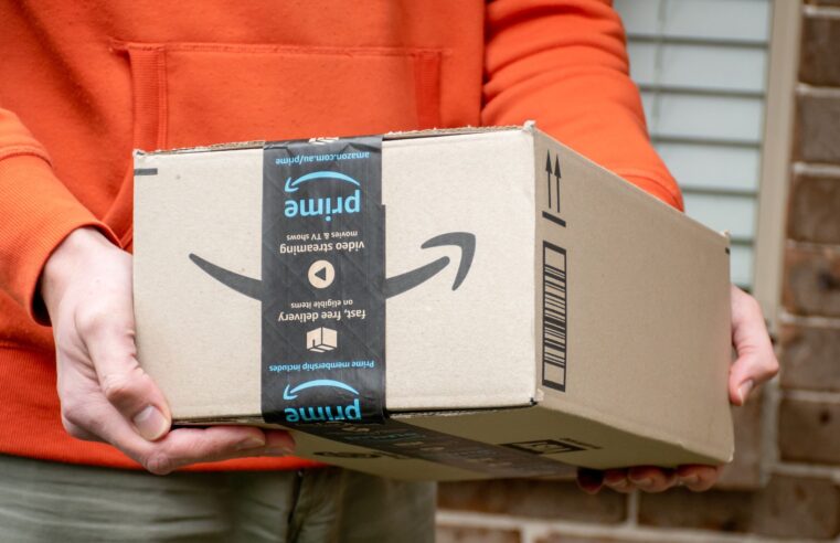 Preços na Amazon podem subir após impacto das tarifas de Trump, alerta CEO