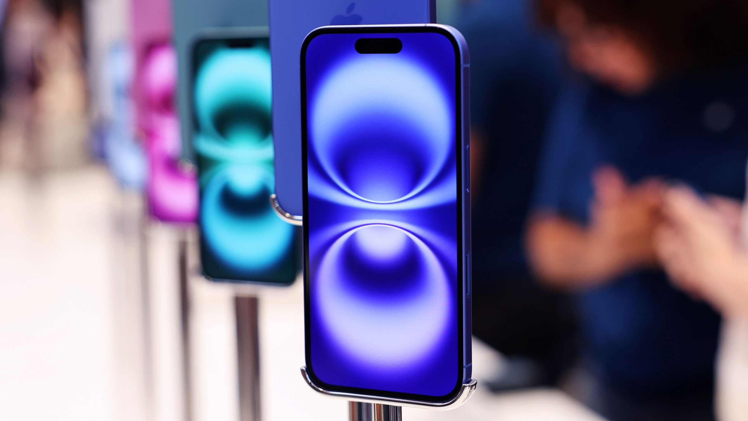 iOS 18 tem duas brechas de segurança exploradas pelo cibercrime corrigidas; entenda