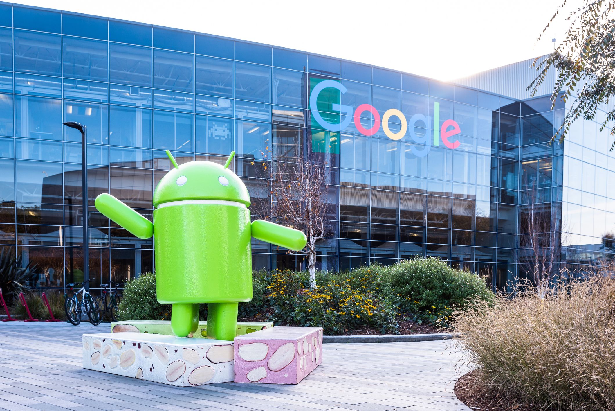 Atualização de abril do Android aumenta duração da bateria e corrige mais de 60 bugs