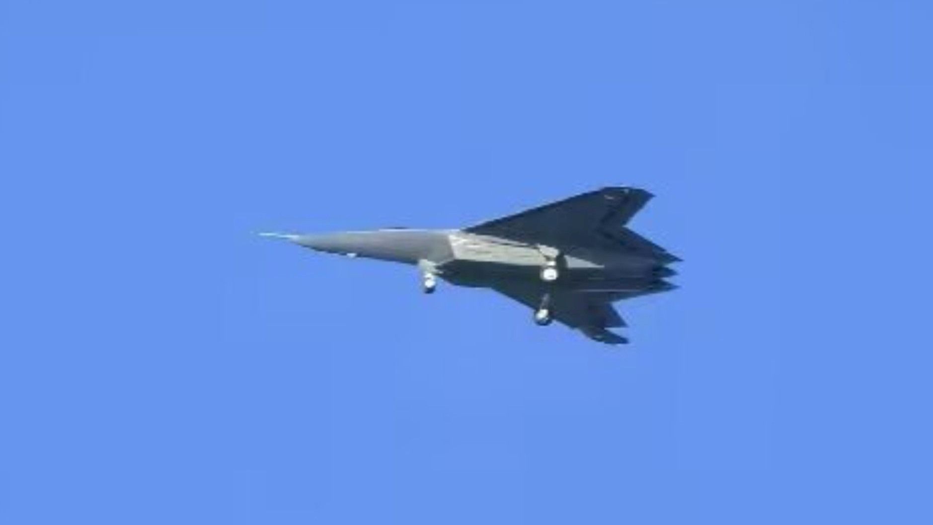 Novo caça chinês da Shenyang é avistado com asas de lambda