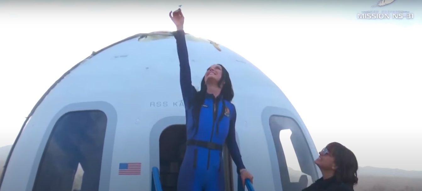 Katy Perry vai ao espaço em viagem da Blue Origin; veja os detalhes
