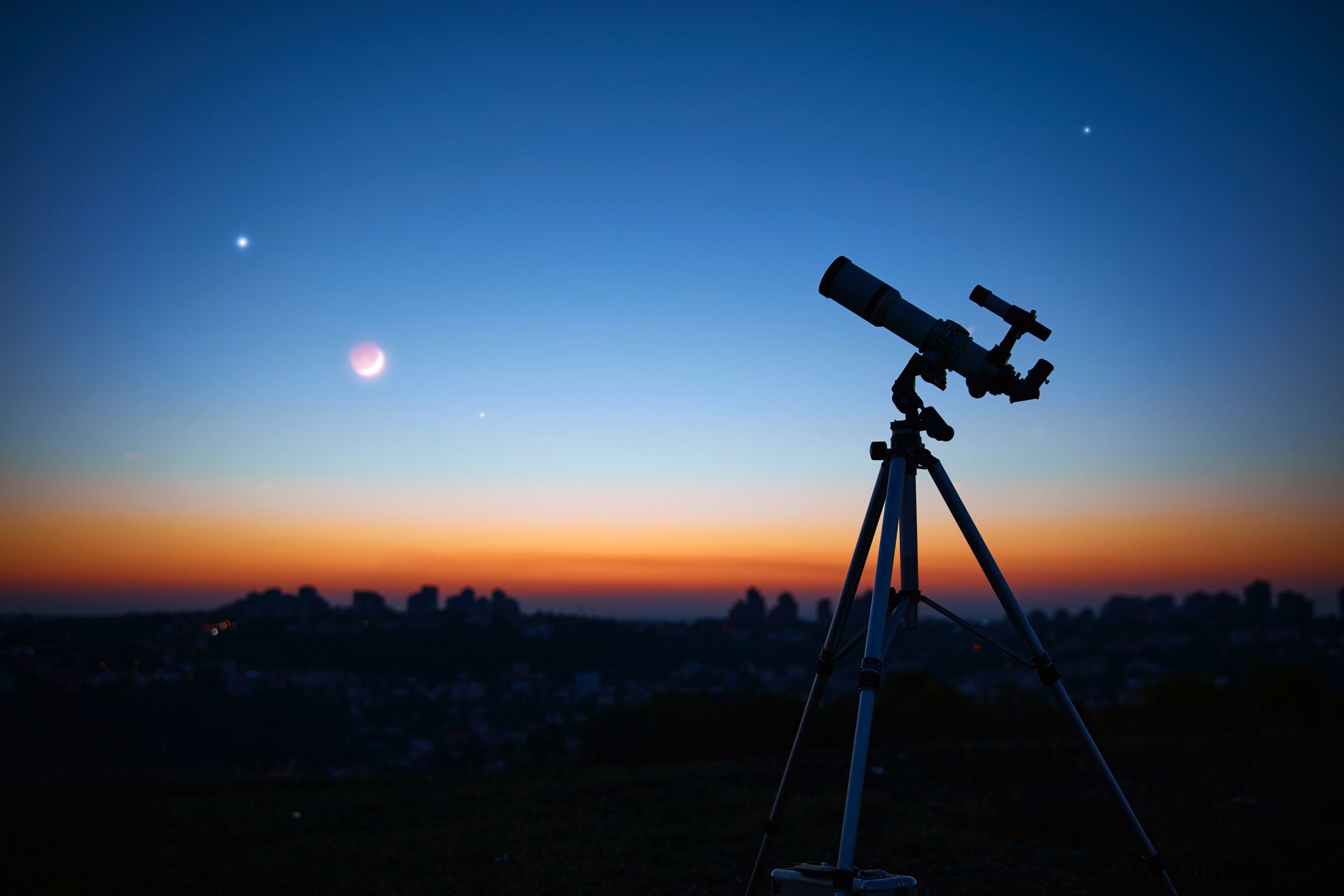 Alinhamento raro entre a Lua e planetas formará ‘rosto sorridente’ no céu; saiba como observar