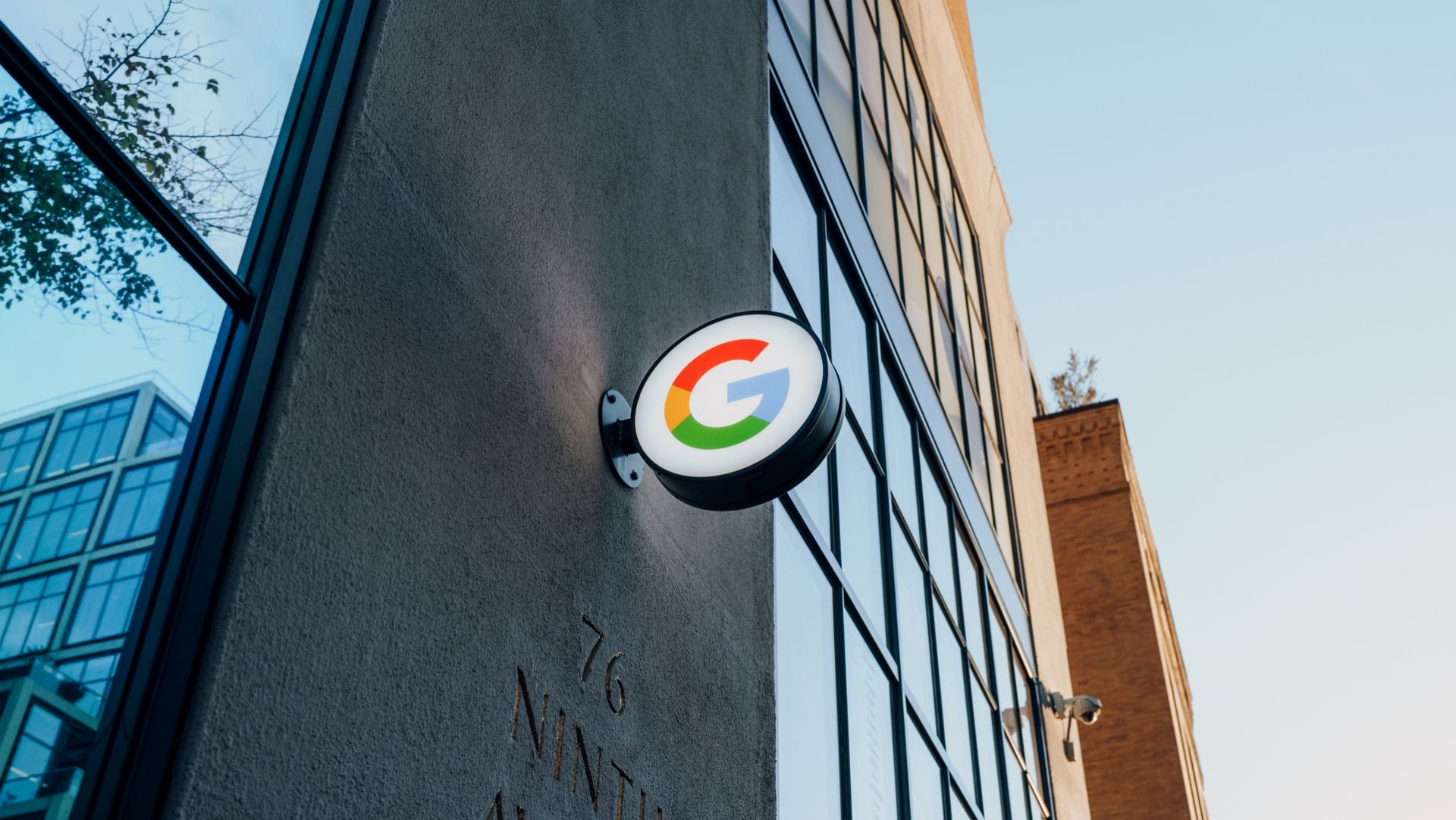 Google paga ‘enorme quantia em dinheiro’ para ter Gemini em celulares Samsung, revela executivo