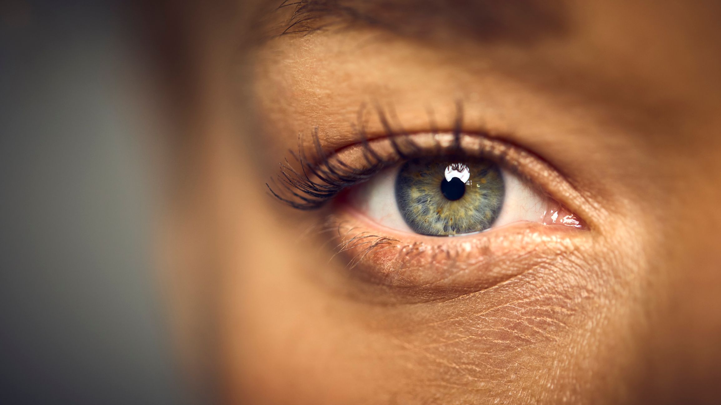 Injeções de ouro nos olhos: tratamento promete reverter cegueira com nanopartículas