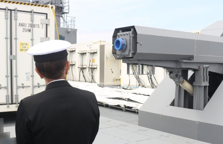 Japão testa navio equipado com arma de canhão eletromagnético; conheça o JS Asuka