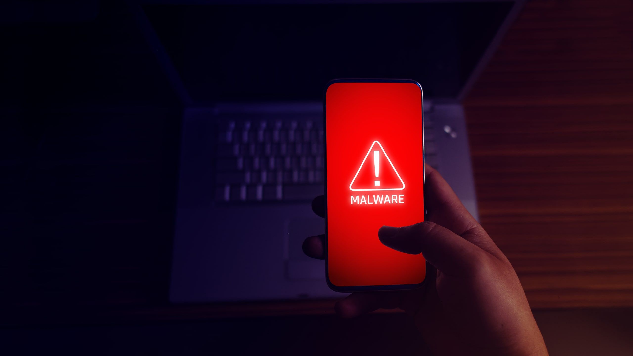 Novo vírus Android clona cartão de crédito remotamente via celular