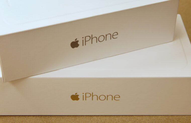 Efeito tarifas: Apple vai trocar produção de iPhones vendidos nos EUA para a Índia