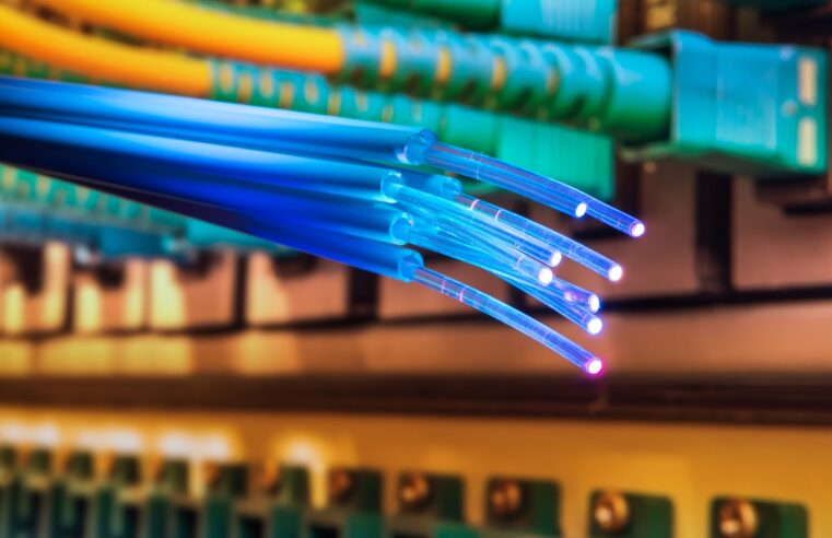 Mensagens quânticas são transmitidas por rede de fibra óptica comum de 254 km