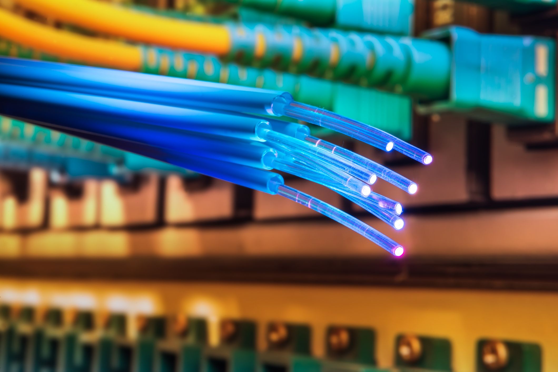 Mensagens quânticas são transmitidas por rede de fibra óptica comum de 254 km