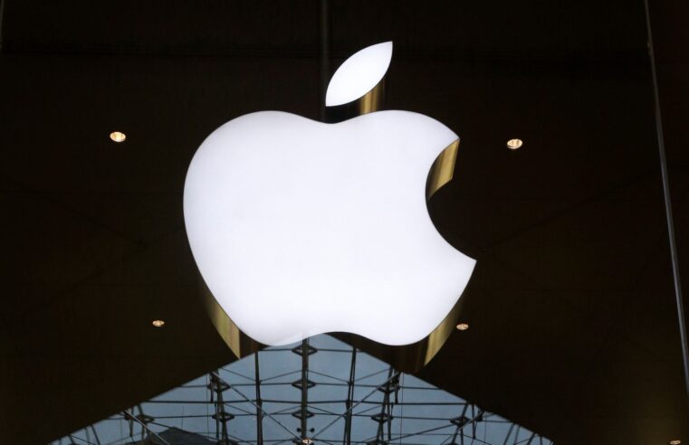 Apple tem resultados positivos com vendas de iPhones e serviços, mas aguarda tarifas de Trump