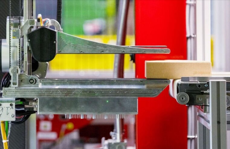 Vulcan: conheça o novo robô da Amazon que sente o toque de objetos igual humanos
