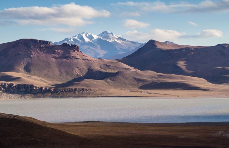 Cientistas descobrem o que causa as atividades sísmicas do ‘vulcão zumbi’ da Bolívia