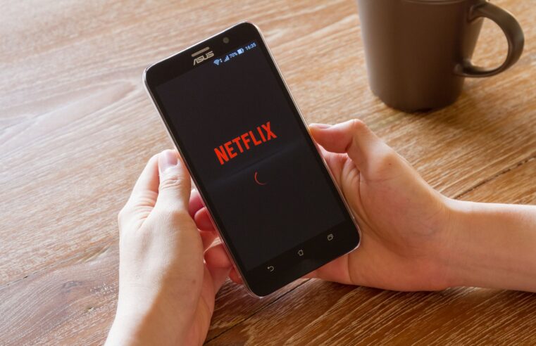 Plano com anúncios da Netflix faz sucesso: 94 milhões de assinantes