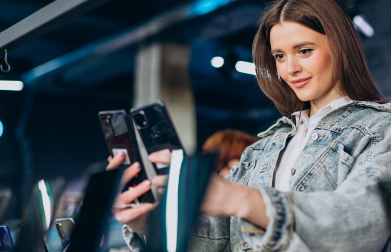 Smartphones ficaram 88% mais caros em um ano no Brasil. O que explica o aumento?
