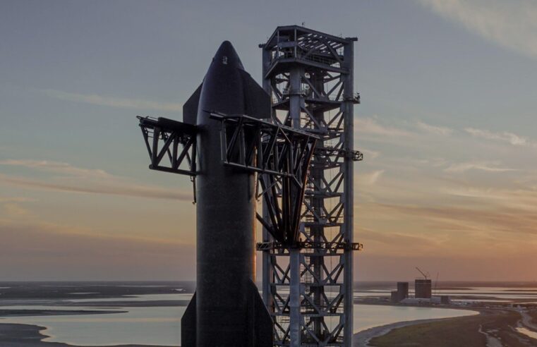 Starship, da SpaceX, alcança a órbita terrestre em voo experimental, mas perde o controle inesperadamente